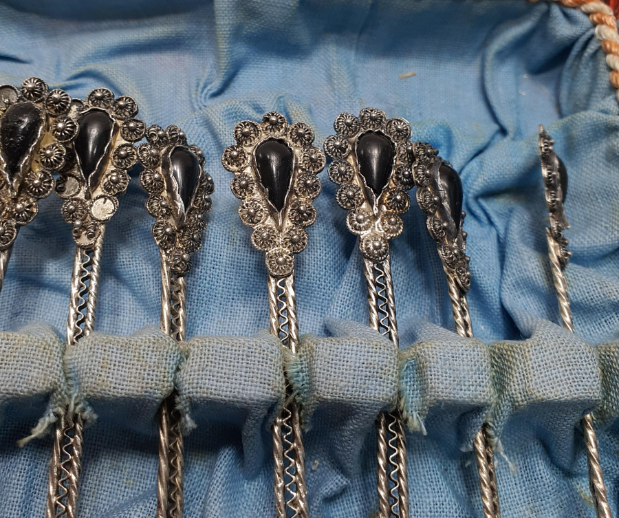 OSMANLI DÖNEMİ TELKARİ İŞÇİLİKLİ VE OLTU TAŞLI GÜMÜŞ ÇAY SETİ