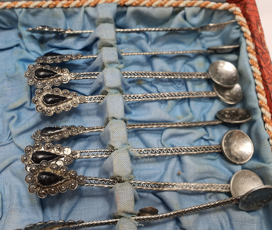 OSMANLI DÖNEMİ TELKARİ İŞÇİLİKLİ VE OLTU TAŞLI GÜMÜŞ ÇAY SETİ