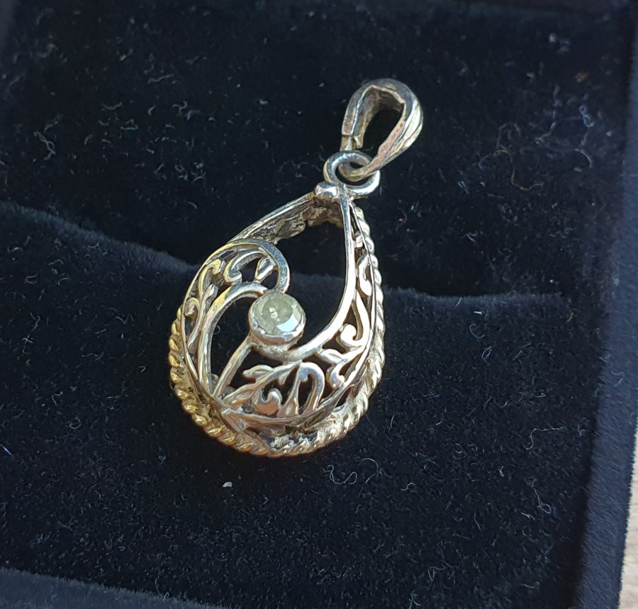 TESTERE İŞÇİLİKLİ ELMAS TAŞLI KOLYE