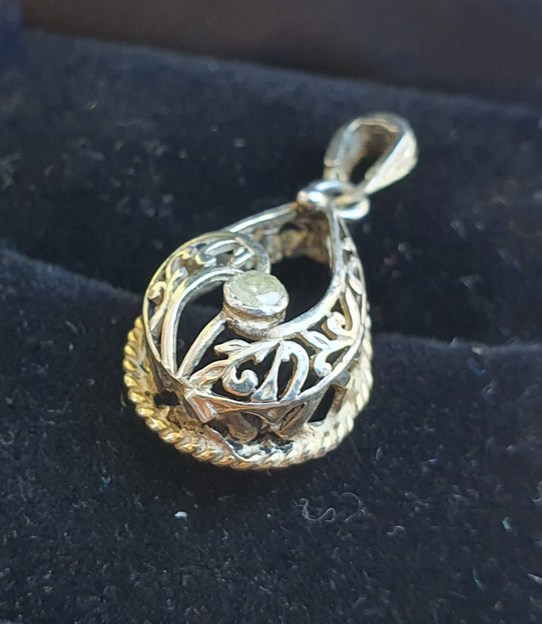 TESTERE İŞÇİLİKLİ ELMAS TAŞLI KOLYE