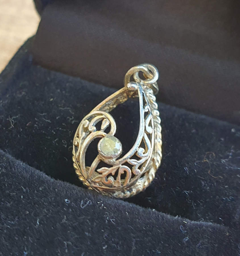 TESTERE İŞÇİLİKLİ ELMAS TAŞLI KOLYE