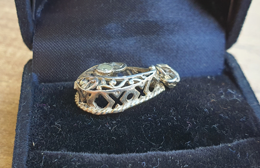 TESTERE İŞÇİLİKLİ ELMAS TAŞLI KOLYE