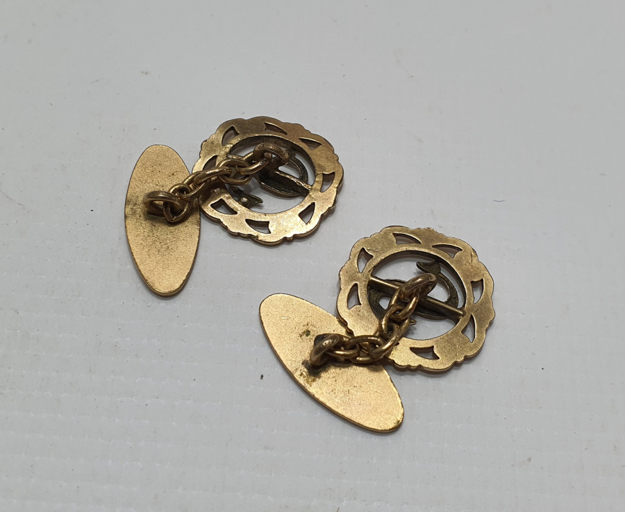 ÜZERİNDE S HARFİ BULUNAN ALTIN KAPLAMA VE KALEM İŞÇİLİKLİ ANTİKA KOL DÜĞMELESİ