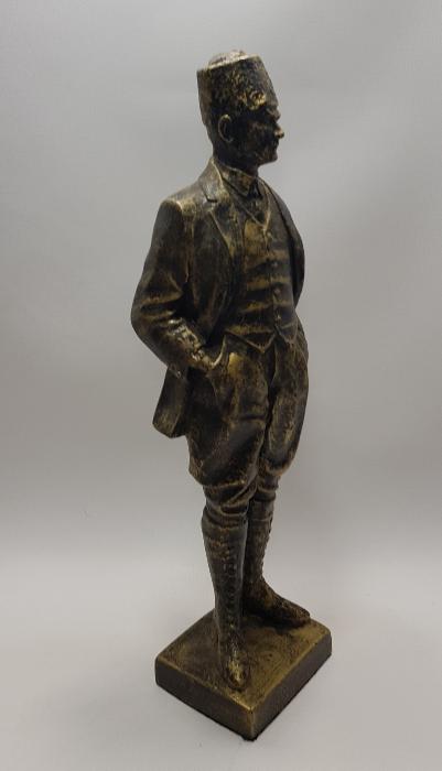 ATATÜRK HEYKELİ 