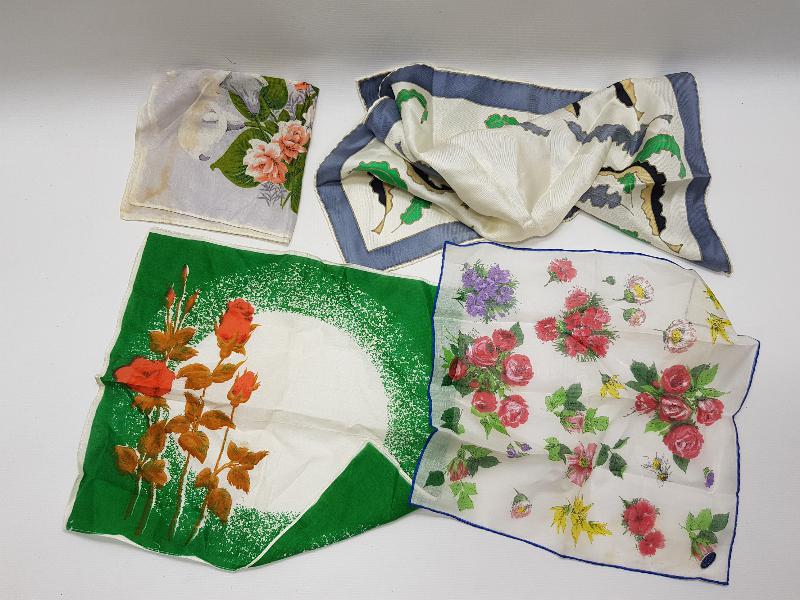 DÖRT ADET KOLEKSİYONLUK MENDİL