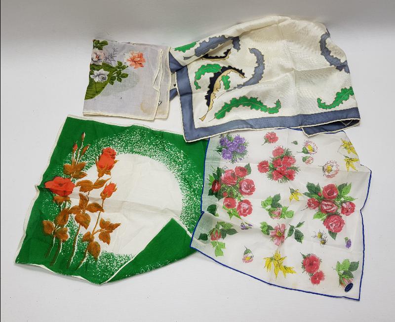 DÖRT ADET KOLEKSİYONLUK MENDİL