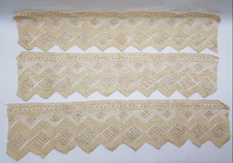 DÖRT PARÇA EL İŞLEME DANTEL SAÇAK