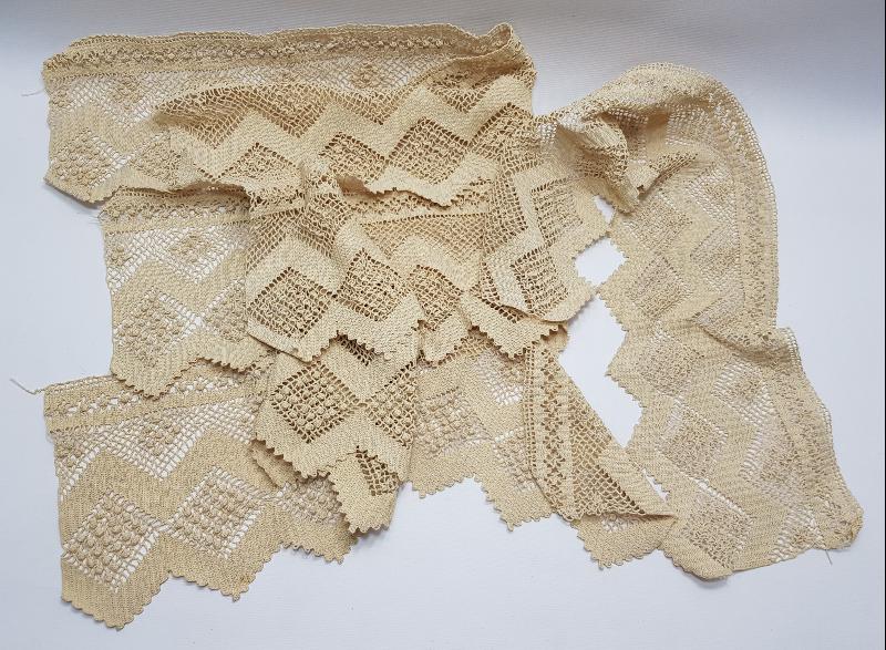 DÖRT PARÇA EL İŞLEME DANTEL SAÇAK