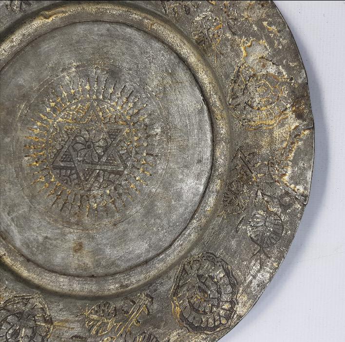 OSMANLICA YAZILI, DAVUT YILDIZI VE HARİKA DESENLERİYLE BAKIR TABAK 