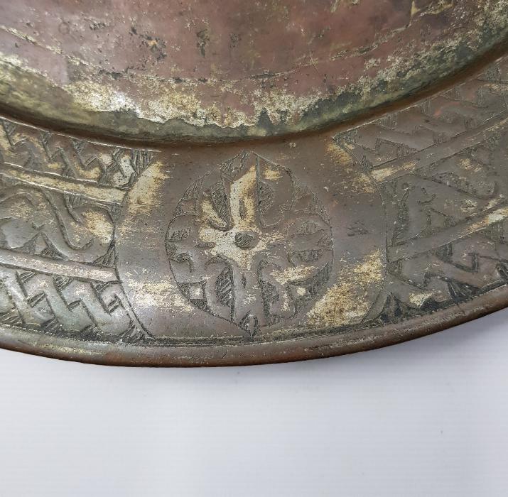 OSMANLI DÖNEMİ HAÇ MOTİFLİ KALLAVİ BOY RUM İŞİ BAKIR TABAK 