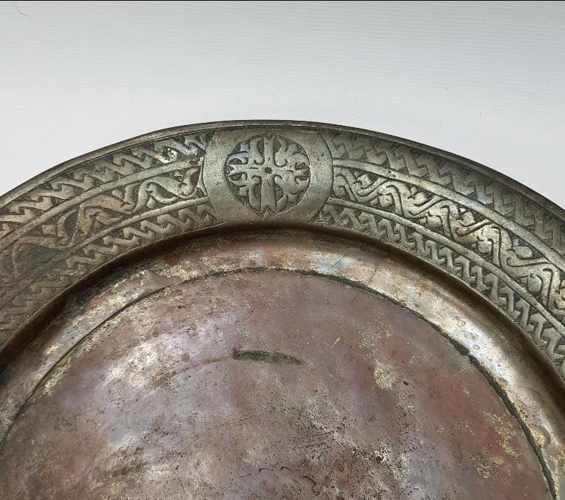 OSMANLI DÖNEMİ HAÇ MOTİFLİ KALLAVİ BOY RUM İŞİ BAKIR TABAK 