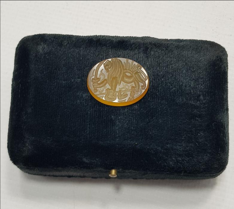 OSMANLICA YA ALİ YAZILI VE ASLAN RESİMLİ AKİK YÜZÜK TAŞI 