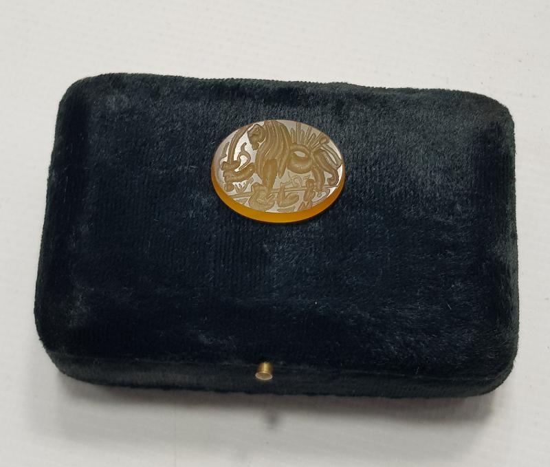 OSMANLICA YA ALİ YAZILI VE ASLAN RESİMLİ AKİK YÜZÜK TAŞI 