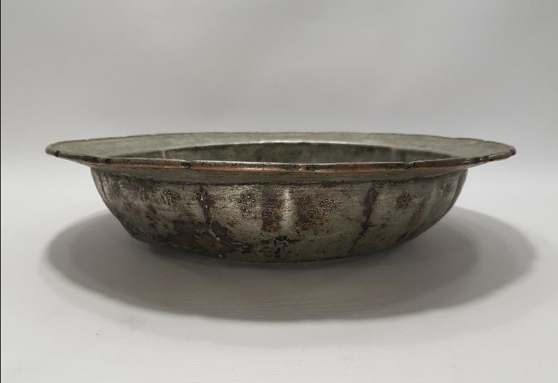 OSMANLICA YAZILI KALLAVİ BOY DİLİMLİ BAKIR TABAK 