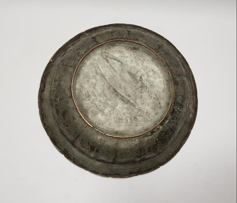 OSMANLICA YAZILI KALLAVİ BOY DİLİMLİ BAKIR TABAK 