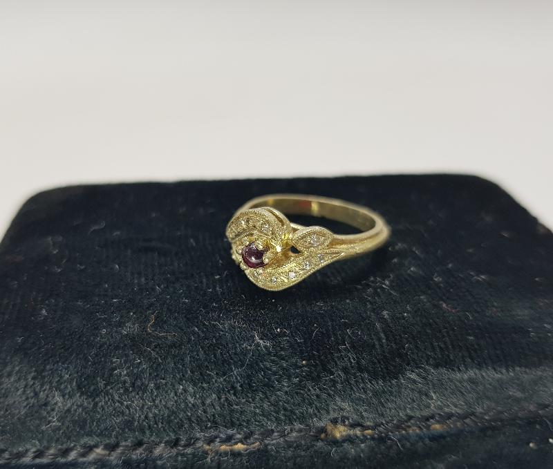 YAKUT TAŞLI PIRLANTA YÜZÜK