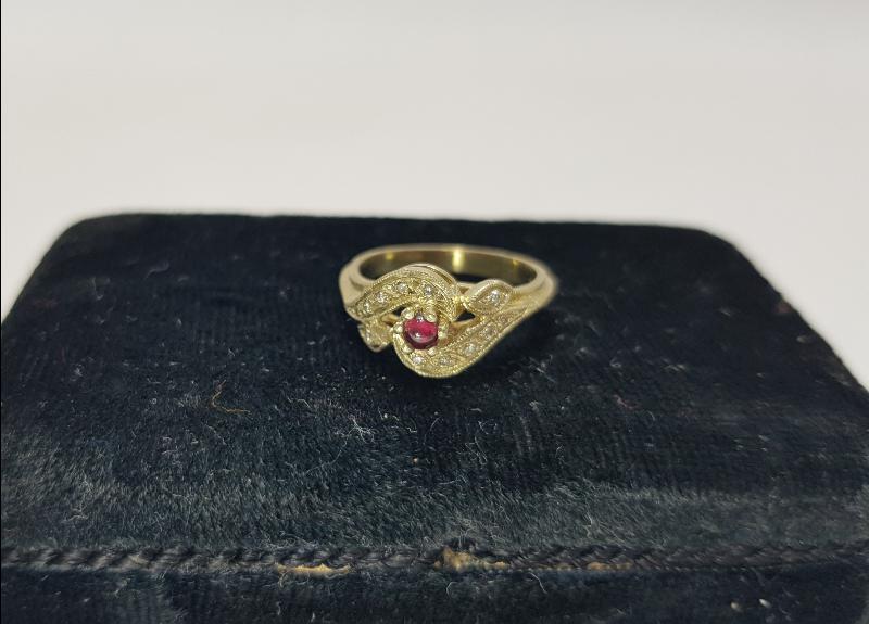 YAKUT TAŞLI PIRLANTA YÜZÜK