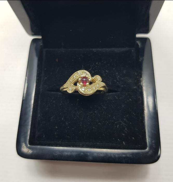 YAKUT TAŞLI PIRLANTA YÜZÜK