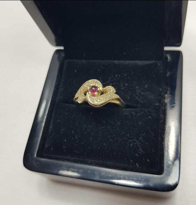 YAKUT TAŞLI PIRLANTA YÜZÜK