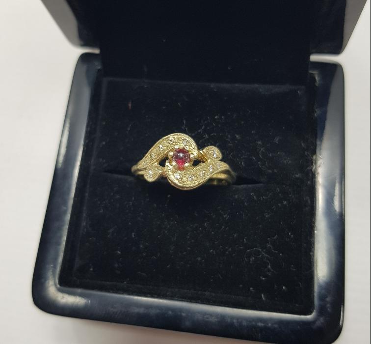 YAKUT TAŞLI PIRLANTA YÜZÜK