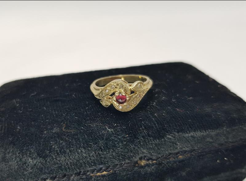 YAKUT TAŞLI PIRLANTA YÜZÜK