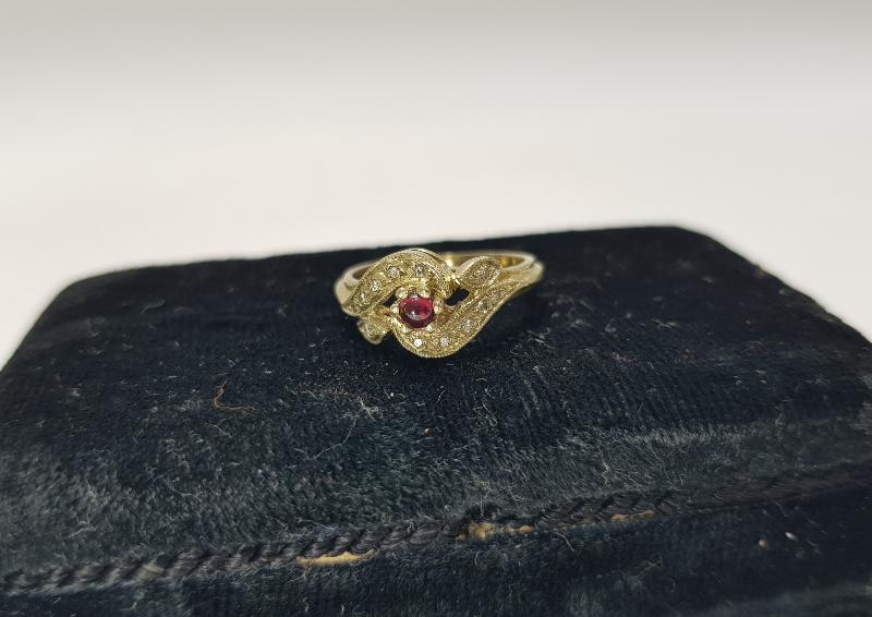 YAKUT TAŞLI PIRLANTA YÜZÜK