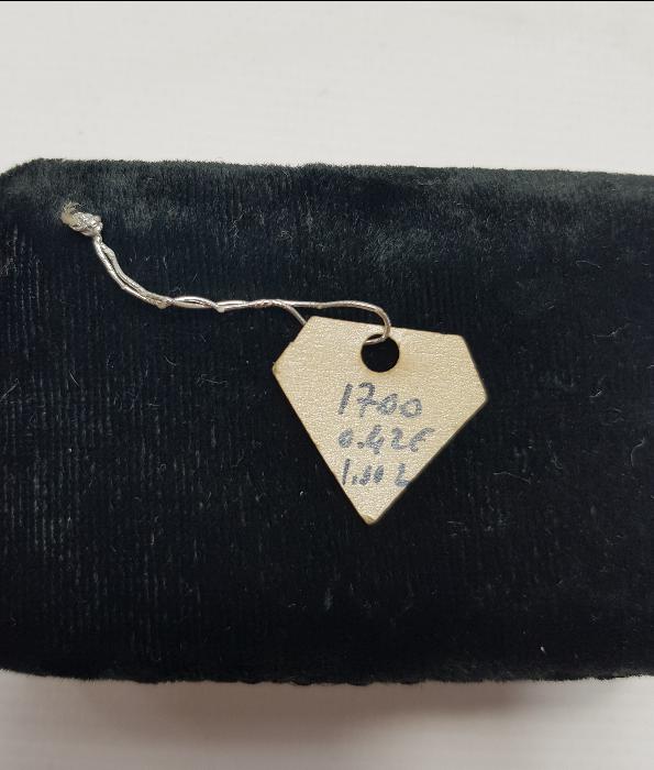 ZÜMRÜT VE ELMASLARLA SÜSLÜ ALTIN KÜPE