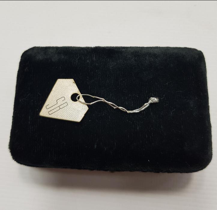 ZÜMRÜT VE ELMASLARLA SÜSLÜ ALTIN KÜPE