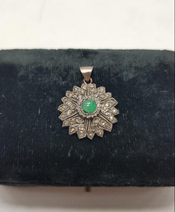 ZÜMRÜT VE ELMASLARLA SÜSLÜ ALTIN KOLYE UCU