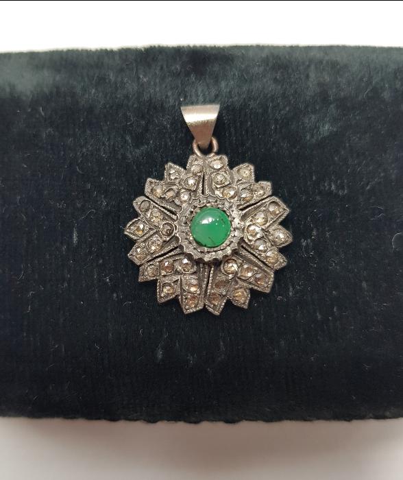 ZÜMRÜT VE ELMASLARLA SÜSLÜ ALTIN KOLYE UCU