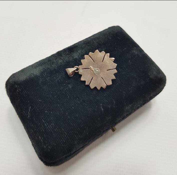 ZÜMRÜT VE ELMASLARLA SÜSLÜ ALTIN KOLYE UCU