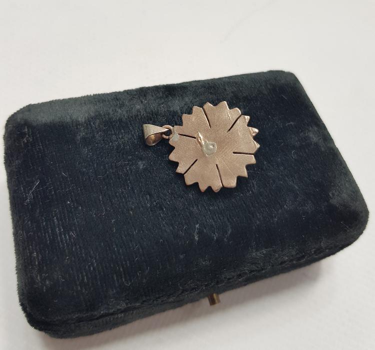 ZÜMRÜT VE ELMASLARLA SÜSLÜ ALTIN KOLYE UCU