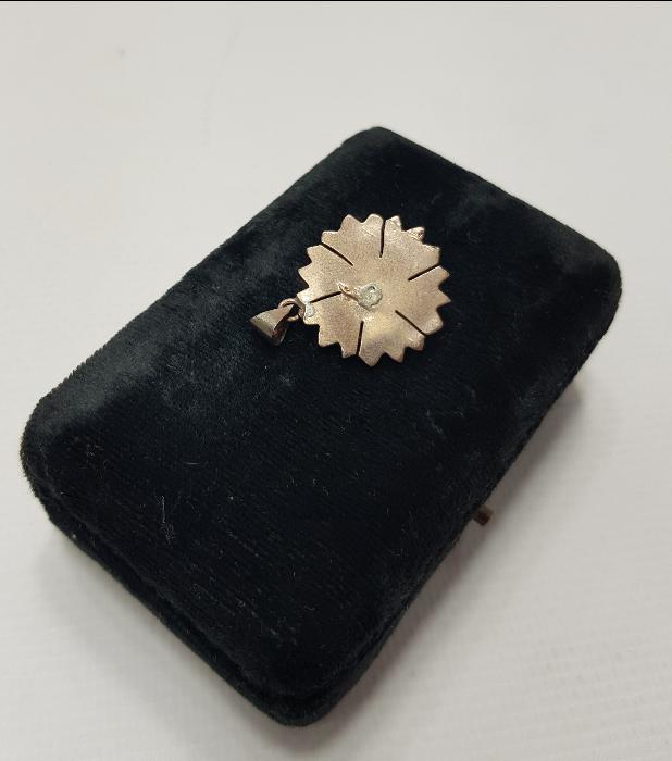 ZÜMRÜT VE ELMASLARLA SÜSLÜ ALTIN KOLYE UCU