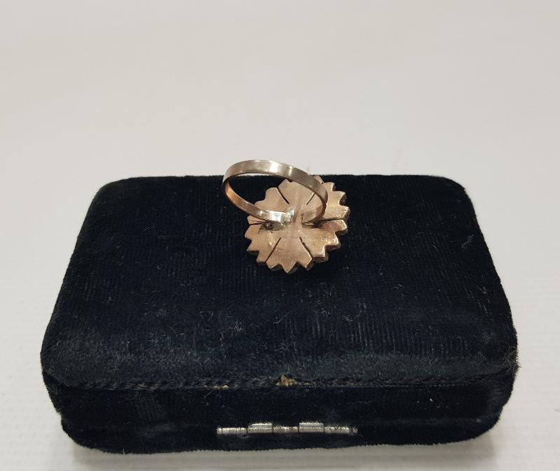 ZÜMRÜT VE PIRLANTA TAŞLARLA SÜSLÜ ALTIN YÜZÜK 