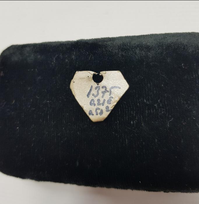 ZÜMRÜT VE PIRLANTA TAŞLARLA SÜSLÜ ALTIN YÜZÜK 