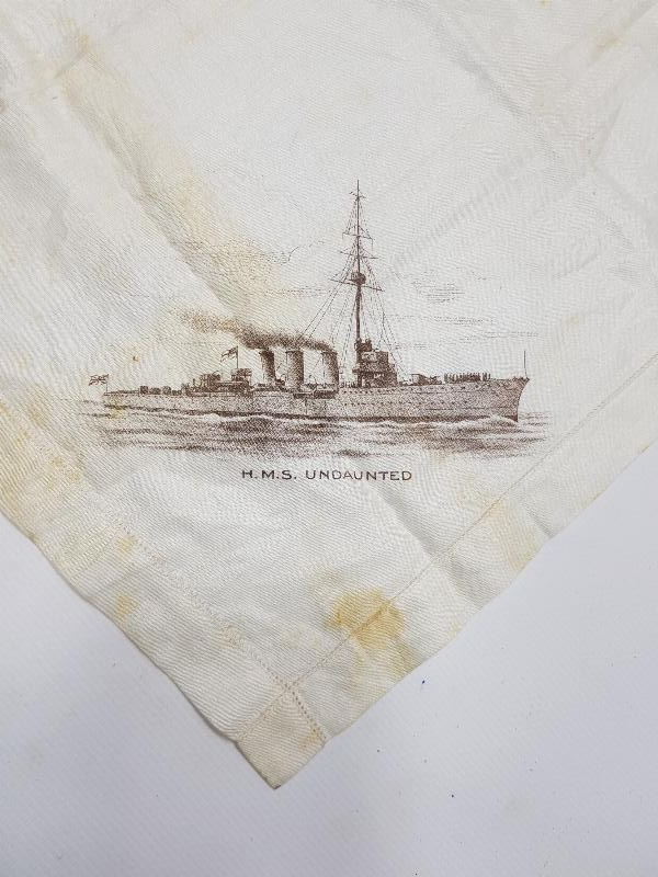 1. DÜNYA SAVAŞI İNGİLİZ ASKERİ GEMİSİ HMS UNDAUNTED TEMALI MENDİL 