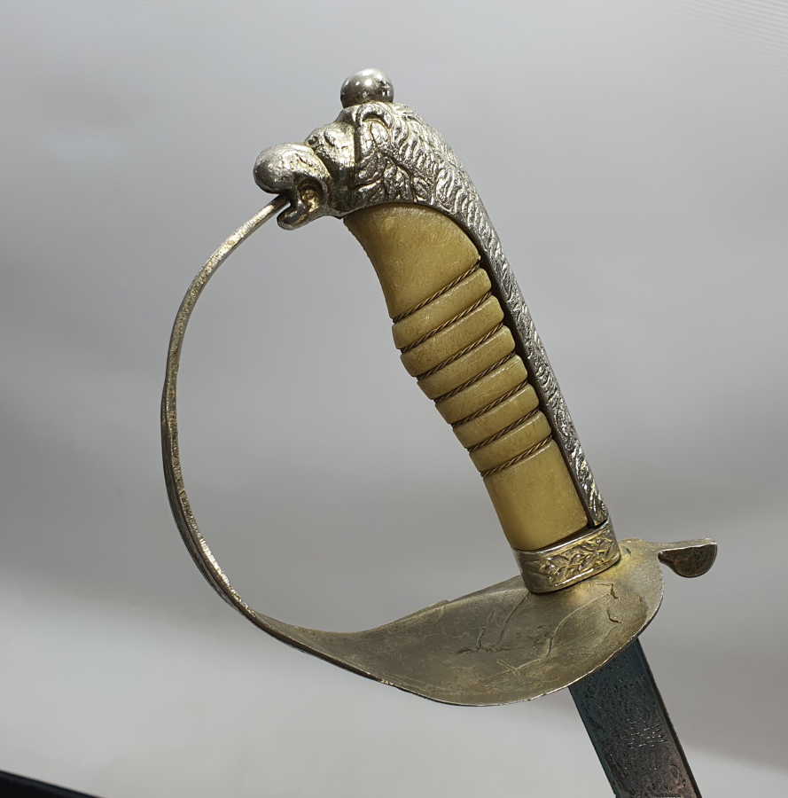 ASLAN BAŞLI ANTİKA DENİZCİ SUBAY KILICI