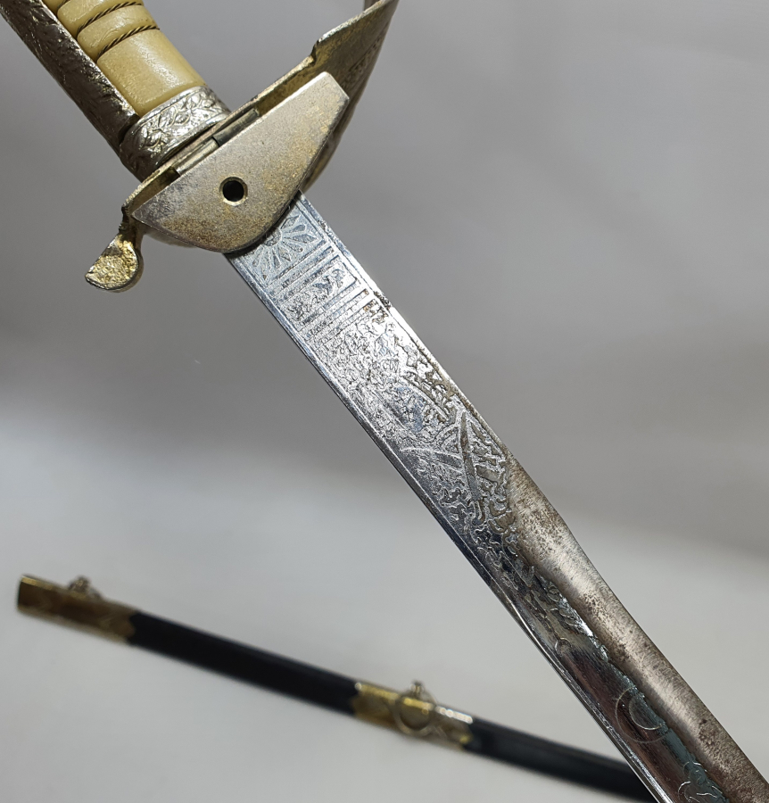 ASLAN BAŞLI ANTİKA DENİZCİ SUBAY KILICI