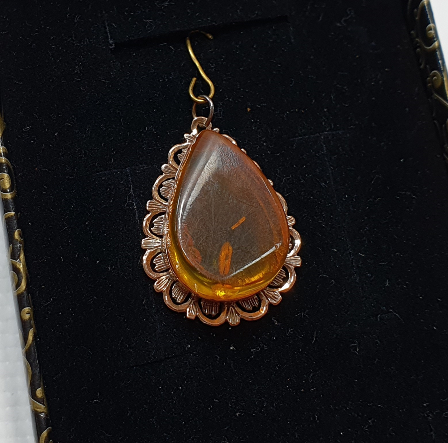 DAMLA KEHRİBARDAN YAPILMIŞ TESTERE İŞÇİLİKLİ ÖZEL YAPIM ALTIN KOLYE