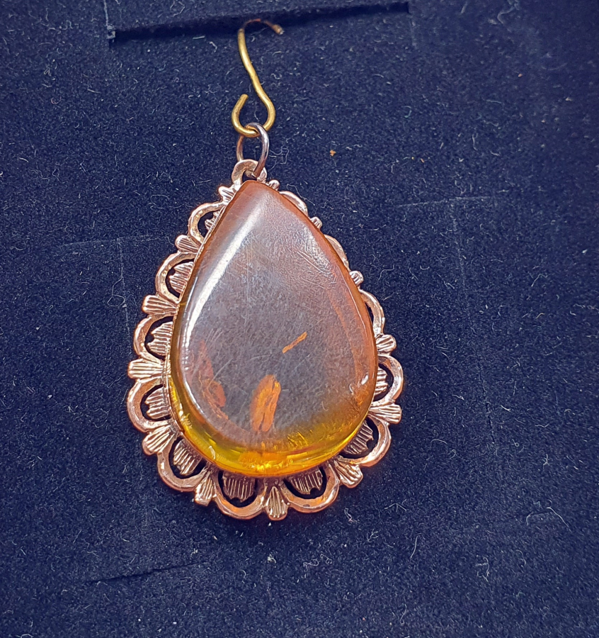 DAMLA KEHRİBARDAN YAPILMIŞ TESTERE İŞÇİLİKLİ ÖZEL YAPIM ALTIN KOLYE