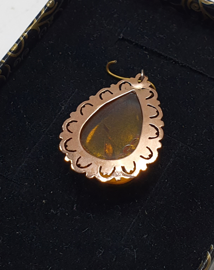 DAMLA KEHRİBARDAN YAPILMIŞ TESTERE İŞÇİLİKLİ ÖZEL YAPIM ALTIN KOLYE