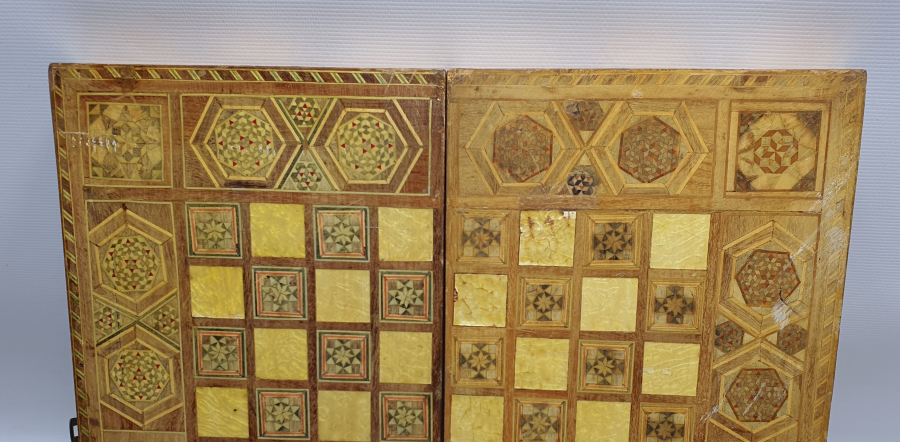 MARKUTERİ İŞÇİLİKLİ ANTİKA TAVLA