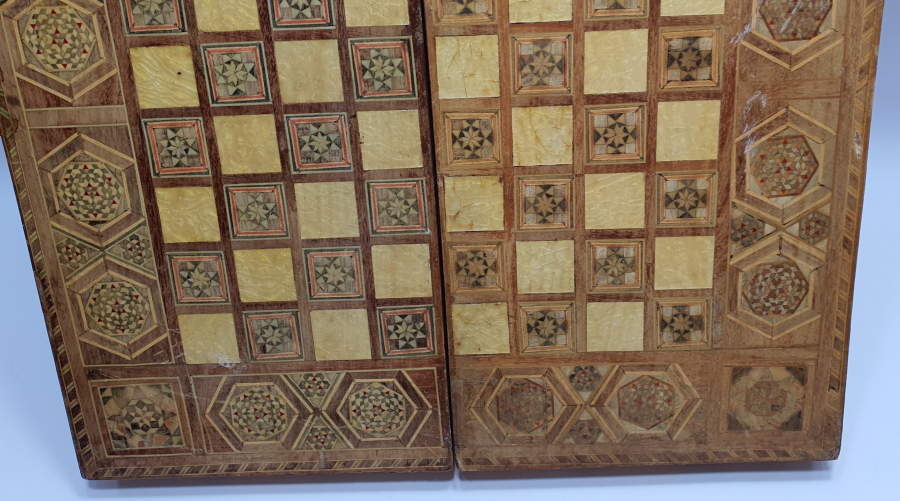 MARKUTERİ İŞÇİLİKLİ ANTİKA TAVLA