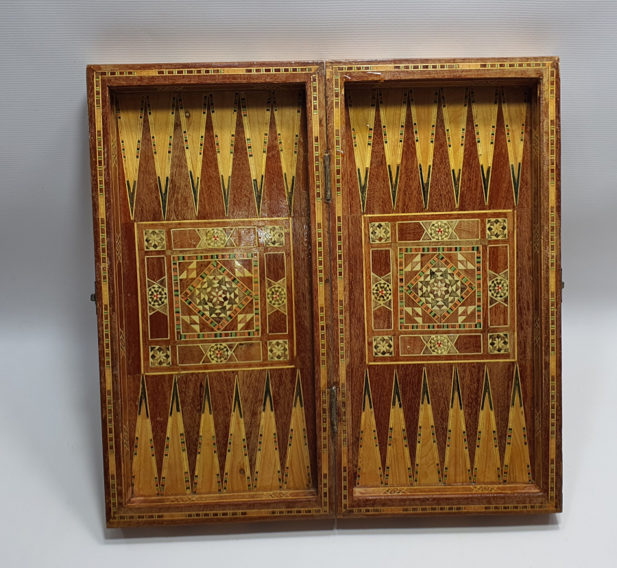 MARKUTERİ İŞÇİLİKLİ ANTİKA TAVLA