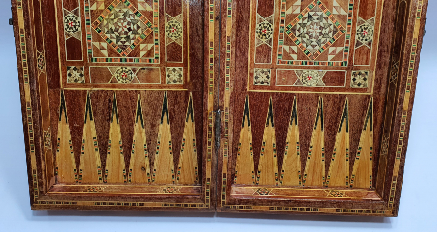 MARKUTERİ İŞÇİLİKLİ ANTİKA TAVLA