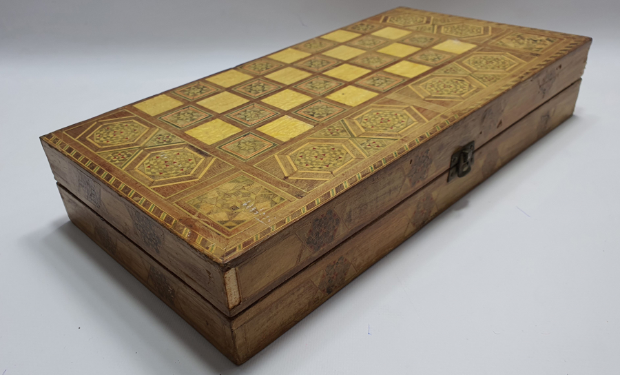 MARKUTERİ İŞÇİLİKLİ ANTİKA TAVLA