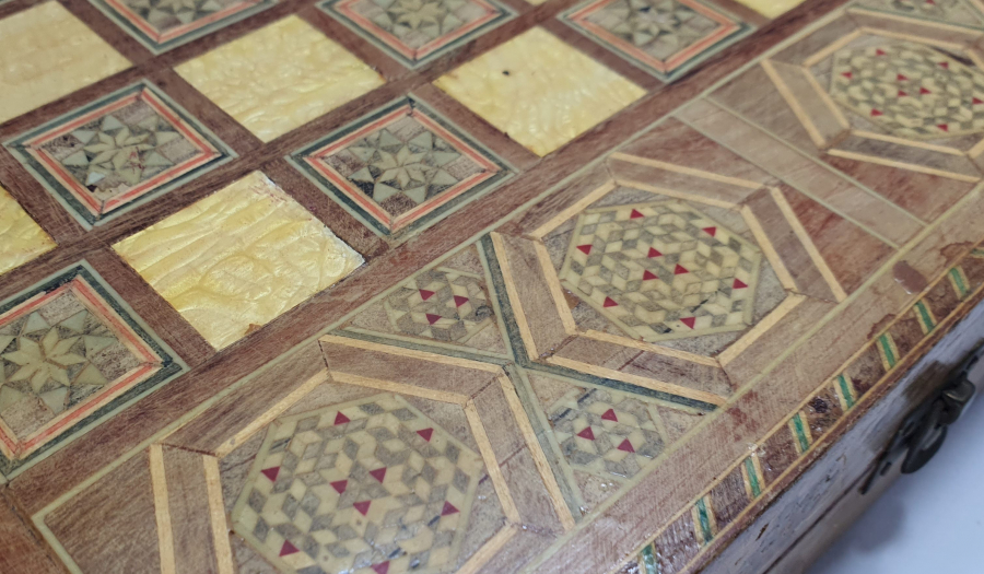 MARKUTERİ İŞÇİLİKLİ ANTİKA TAVLA