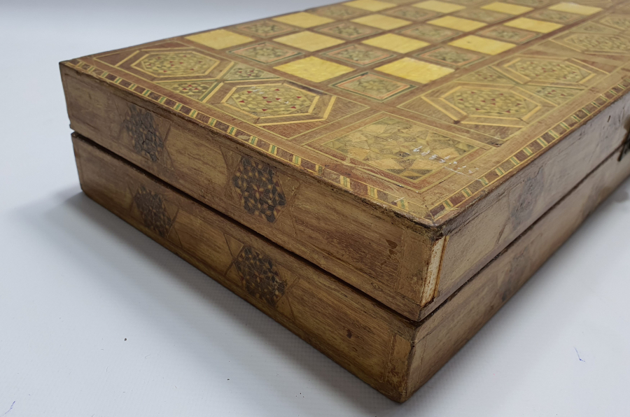 MARKUTERİ İŞÇİLİKLİ ANTİKA TAVLA