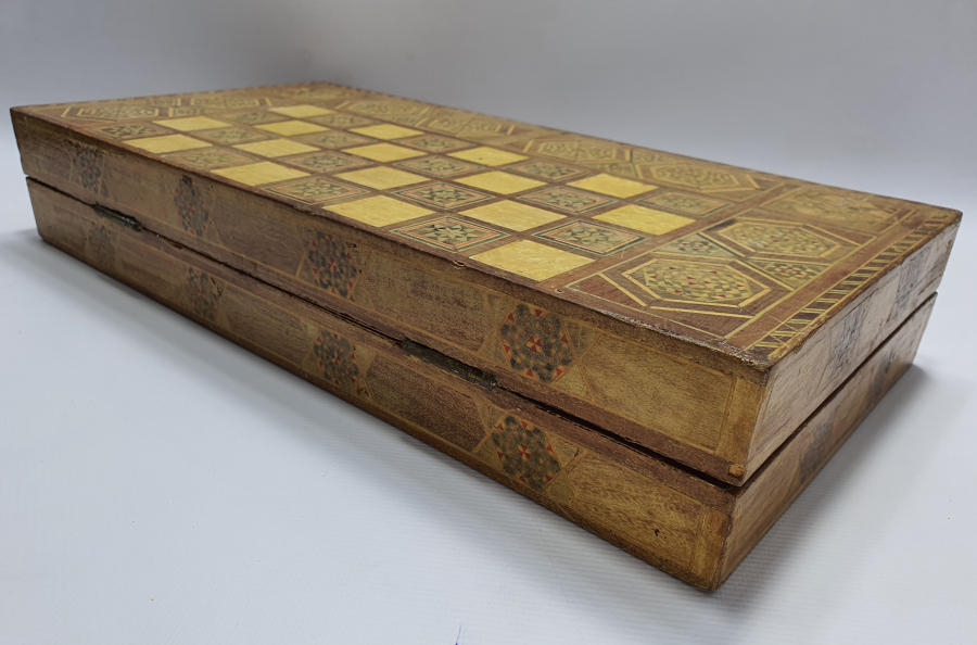 MARKUTERİ İŞÇİLİKLİ ANTİKA TAVLA