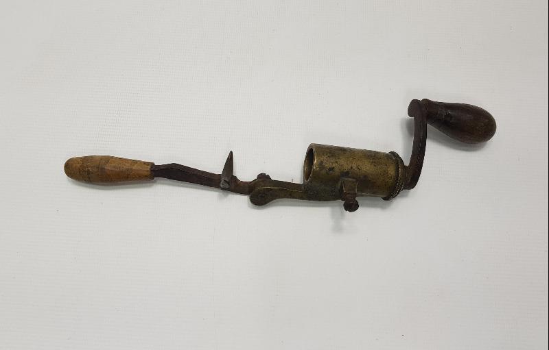 OSMANLIDA AVCILIK; FİŞEK SIKIŞTIRMA ALETİ 